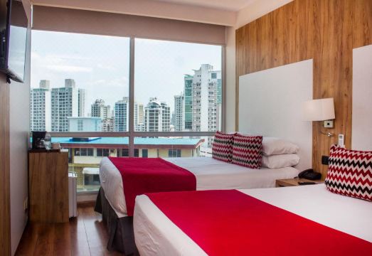 라마다 호텔 야외 수영장