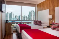 Ramada by Wyndham Panama Centro Via Argentina Hotel a 
