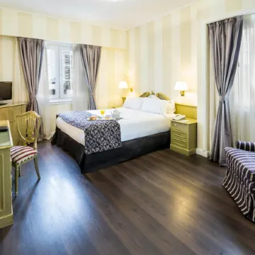 The Claridge Отели рядом с достопримечательностью «Станция метро Florida»