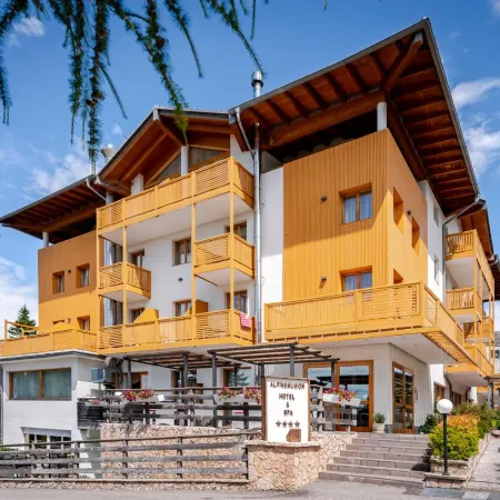 Alpine Mugon Hotel Отели рядом с достопримечательностью «Монте-Бондоне»