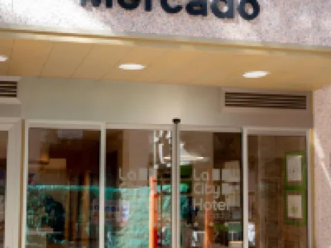 ホテル ラ シティ メルカード エクスプラナーダ デ エスパーニャ周辺のホテル