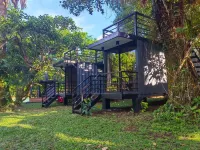 Kaliraya Surf Kamp by Eco Hotel - parking