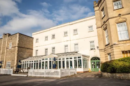 Arnos Manor Hotel Отели в г. Киншем