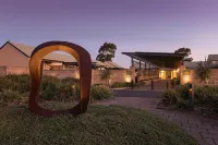 The Louise, Beckons - Pool