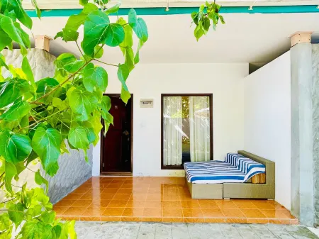 Madi Finolhu Guesthouse Отели в г. Kunfunadhoo