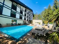 Elexus Boutique - Pools