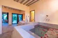 Seconda Stella Romantic Hideaway - Hot Tub