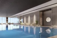 AC Hotel by Marriott Manila - Kolam Renang