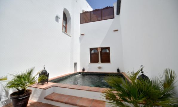 ApartaSuites Alberca Deluxe