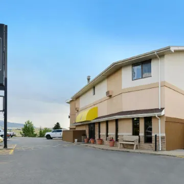 Super 8 by Wyndham Casper West by the River