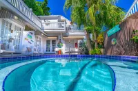 Seascape Tropical Inn - Inns