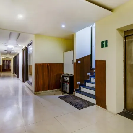 Hotel the Diamond 2 Min from Zirakpur Bus Stand