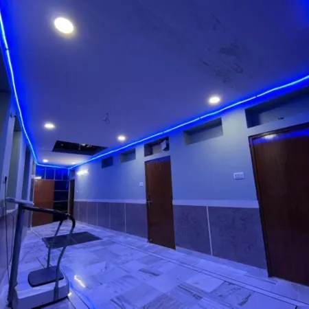 Moon Night Guest House Отели рядом с достопримечательностью «Башня с часами Ghanta Ghar»