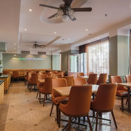 Crystal Plaza Hotel Отели рядом с достопримечательностью «Остермальм»