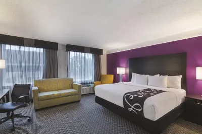 La Quinta Inn & Suites by Wyndham Austin Round Rock Hotels near Dell Diamond