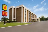 Super 8 by Wyndham Liverpool/Syracuse North Airport Hotels in Liverpool