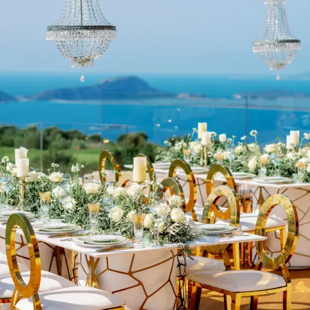 W Costa Navarino
