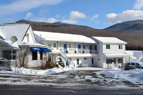 Parker's Motel - parking