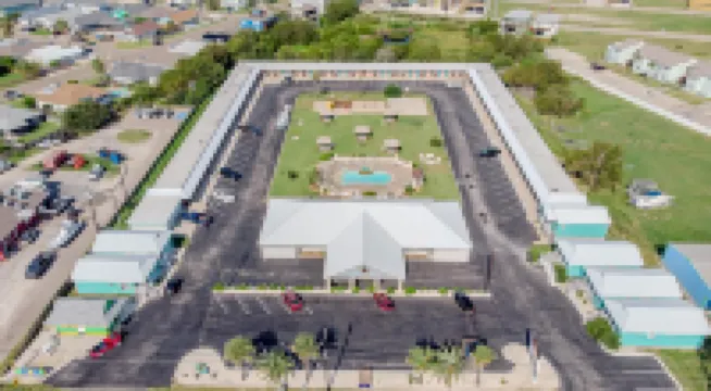 鯊魚礁度假村汽車旅館加小屋