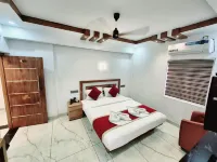 Marina Suites Aiport Hotel فنادق في Angamali