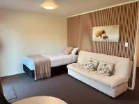 Summer Inn Motel - Newly Renovated, 2 Min Walk to Orewa Beach Hotels in Snells Beach
