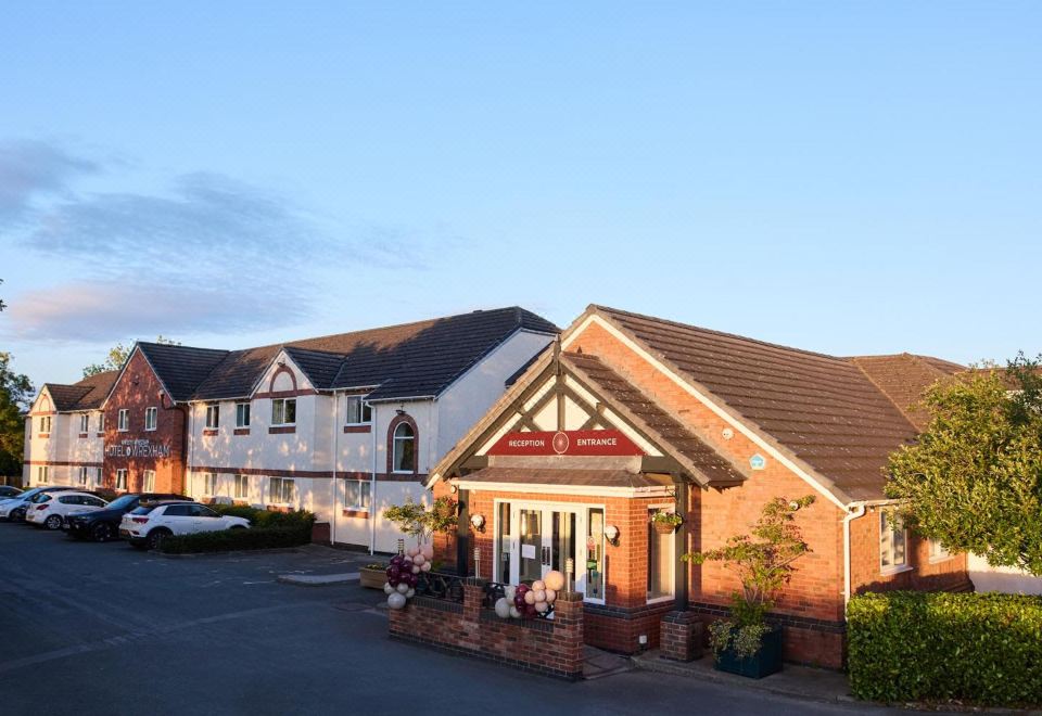 Hotel Wrexham - Housity