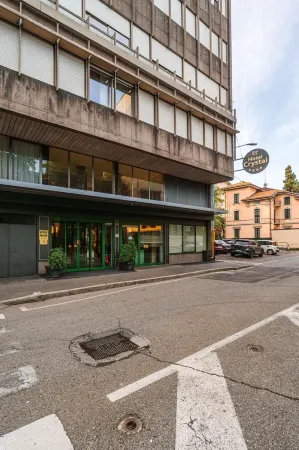 Crystal Hotel Varese Отели рядом с достопримечательностью «Stazione di Varese»