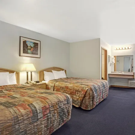 Travelodge by Wyndham Seattle North of Downtown Отели рядом с достопримечательностью «Торговый центр Northgate»