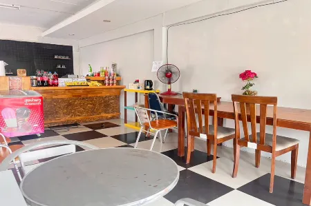 The First Residence Lamphun Отели рядом с достопримечательностью «Wat San Pa Yang Luang»