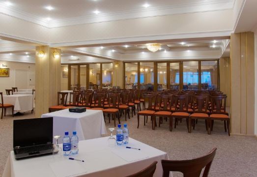 아스타나 인터내셔널 호텔 로비