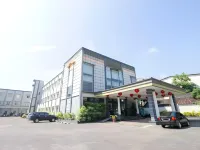 婆羅翡翠酒店 - 停車場