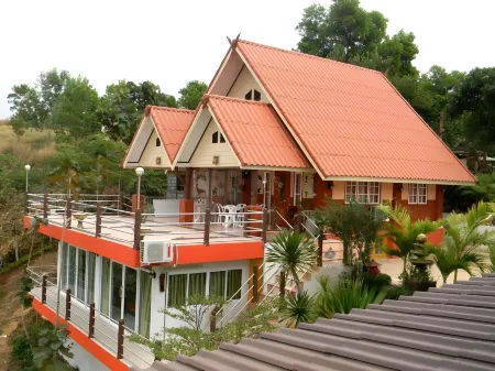 Klong Sai Hills Resort Отели рядом с достопримечательностью «Wat Khao Phaeng Ma»