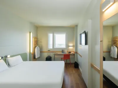 Ibis Budget Malaga Aeropuerto Avenida Velazquez  호텔