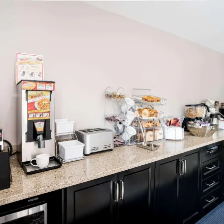 Super 8 by Wyndham Kingston