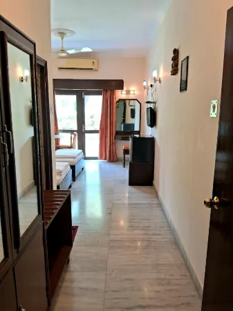 Hotel Ganesha Garden Villa Отели рядом с достопримечательностью «Кандарья-Махадева»