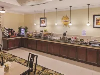 La Quinta Inn & Suites by Wyndham Houston - Magnolia - breakfast