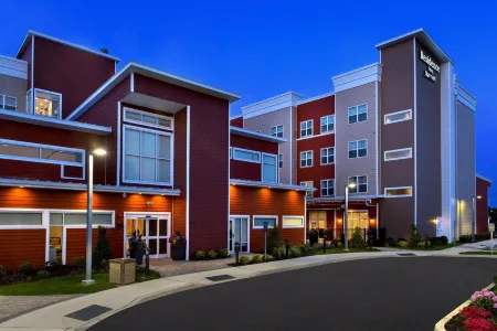 Residence Inn Long Island East End Отели рядом с достопримечательностью «Кранберри Бог»