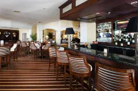 Inn at Pelican Bay - bar