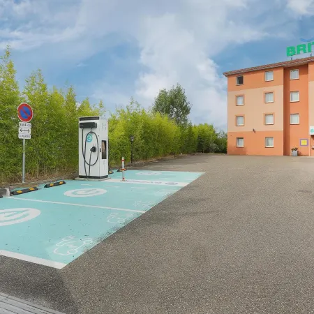 Brit Hotel Confort Montauban