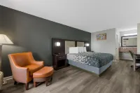 Econo Lodge Cheraw Market Street - parking