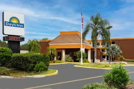 Days Inn by Wyndham N Orlando/Casselberry Отели рядом с достопримечательностью «Savannah Cove of Maitland»