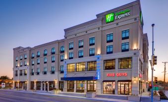 Holiday Inn Express & Suites Kansas City KU Medical Center