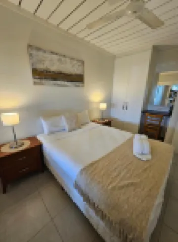 Airlie Seaview Apartments