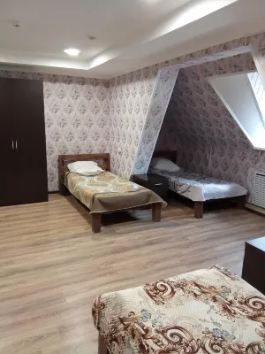 Hotel Lastochkino Gnezdo - 停車場