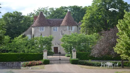 Logis Hôtel Restaurant Relais de la Mothe Отели в г. Йзёр-Сюр-Крёз