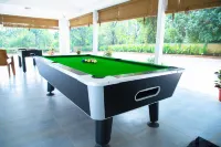 The Green Jungle Resort Hotels in Takave