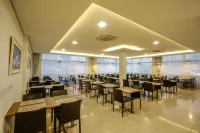 Sky Premium Hotel Gramado - Ótima Localização - 조식 운영