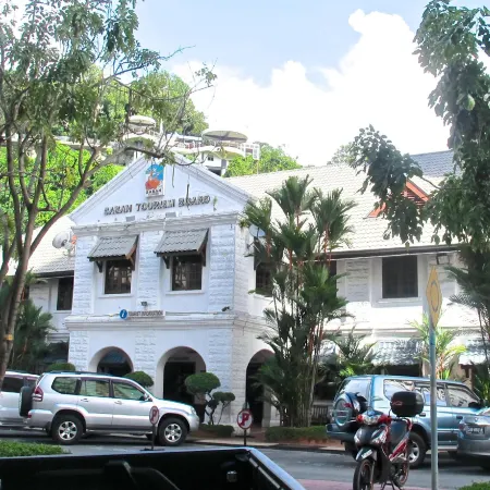 Akinabalu Youth Hostel Отели рядом с достопримечательностью «Часовая Башня Аткинсон»