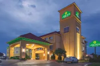 La Quinta Inn & Suites by Wyndham Tulsa Airpt / Expo Square Tandy School of Computer Science周辺のホテル