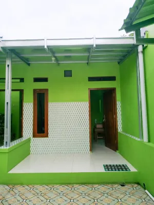 Abyasri Homestay (Khusus Wanita) Hotels in Kalisapu